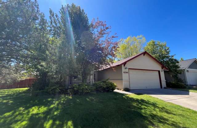 Cozy SE Bend 3 Bed/2 Bath Home on Large Corner Lot - Rock Bluff Lane photos photos