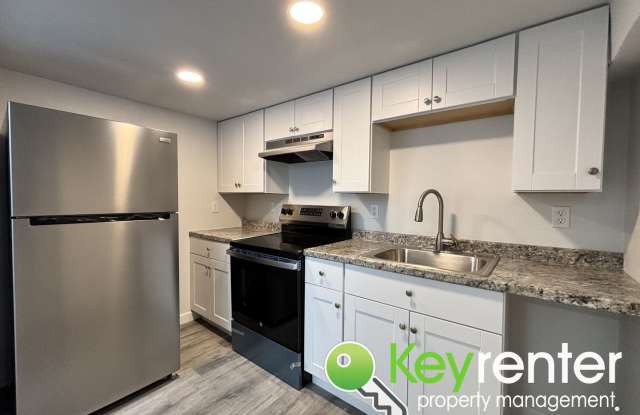 Cozy  Private 2Bed/1Bath Apartment with Shared Backyard  Prime Location + 50% Off First Month´s Rent - 5211 South K Street, Tacoma, WA 98408