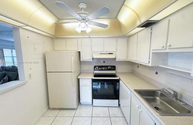 379 Saxony H - 379 Saxony Lane, Palm Beach County, FL 33446