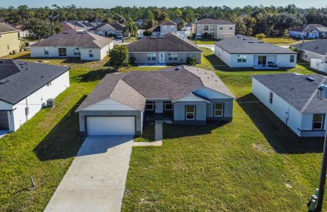 Beautiful 3BR / 2.5BA Home with Nearly 1,700 Sq Ft in Poinciana - 1311 Hillsborough Lane, Poinciana, FL 34759