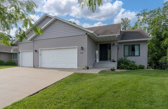 Stunning rambler on Tanager Road! photos photos