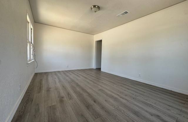 304 W Albuquerque Gallery 3