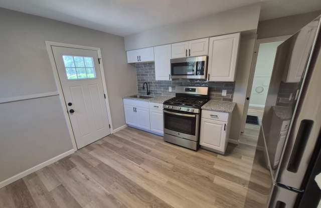 831 Loekes Dr Gallery 3