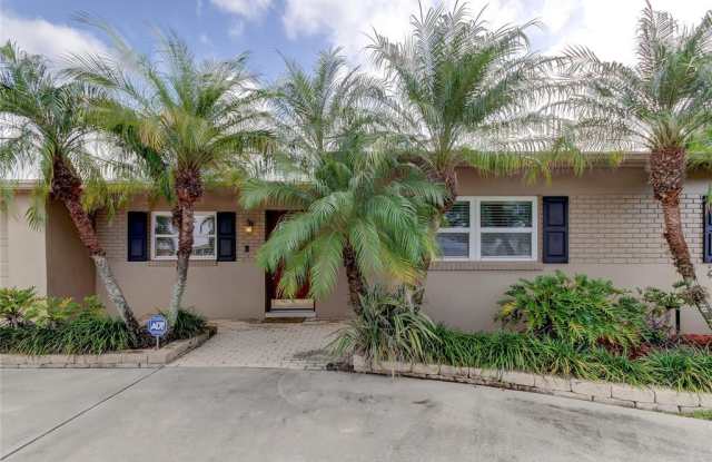 3935 W EDEN ROC CIRCLE - 3935 West Eden Roc Circle, Town 'n' Country, FL 33634