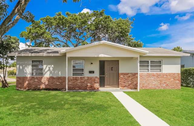 7315 Allen Dr - 7315 Allen Drive, Hollywood, FL 33024