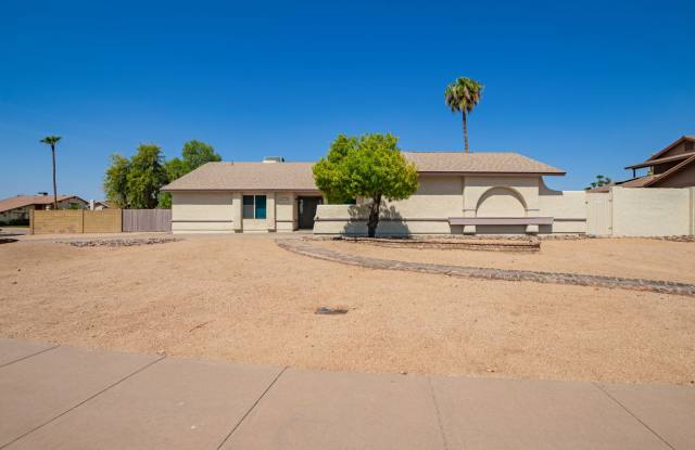 CORNER LOT W/ POOL IN PHOENIX!! photos photos