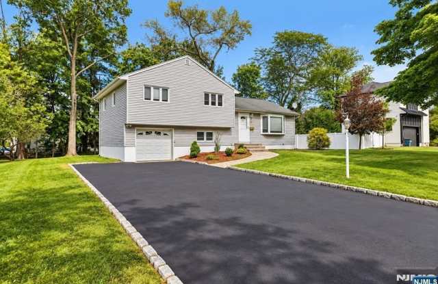 63 Susan Drive Gallery 2