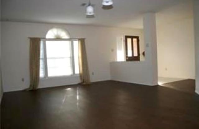 1801  WOODLAND DR Gallery 4