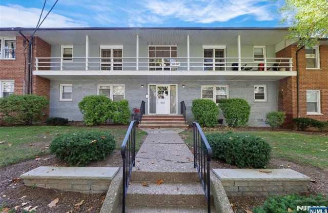 25-18 High Street B - 25-18 High Street, Fair Lawn, NJ 07410