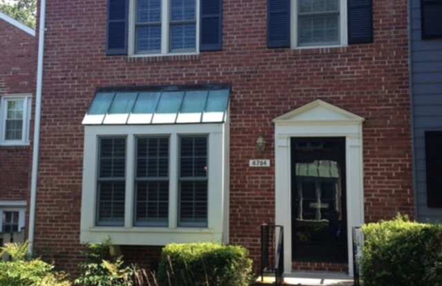 Beautiful 3 BR 2.5 BA in sought after Kenwood Forest - Walk to Downtown Bethesda! photos photos