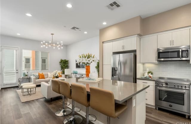 231 Elm Avenue - 231 Elm Ave, Long Beach, CA 90802