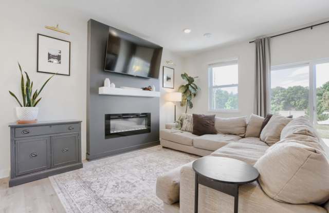 12718 Erskin Street Northeast Gallery 4