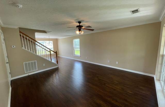 Spring Hill Gem in a Wonderful Location! Gallery 4