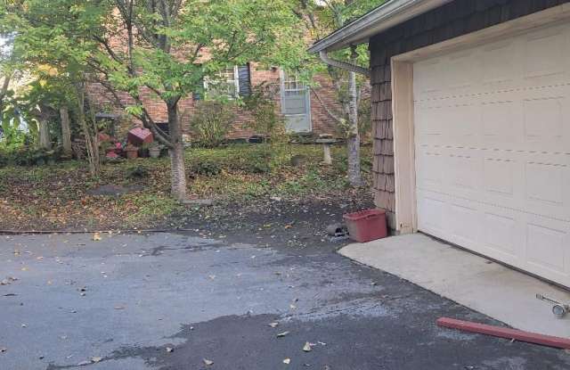 5 bedroom 3 bath in Town Acres Subdivision Gallery 4