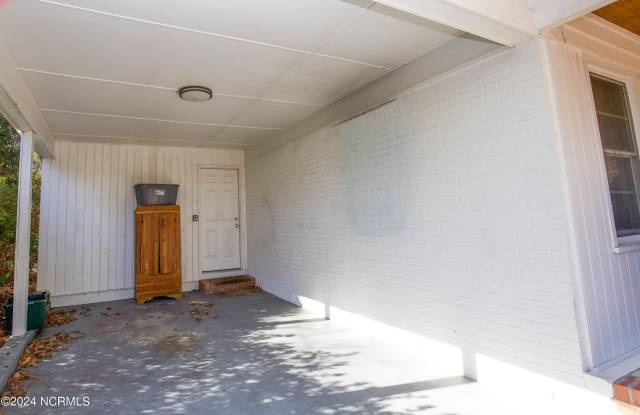 200 W Delaware Avenue Gallery 4