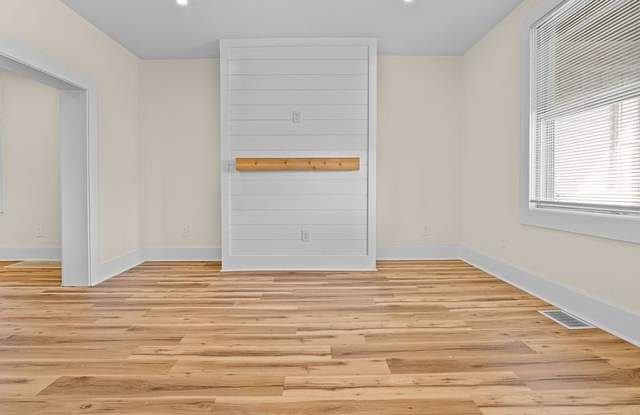 Four Bedroom Single-Family Home: Now Available!! Gallery 4