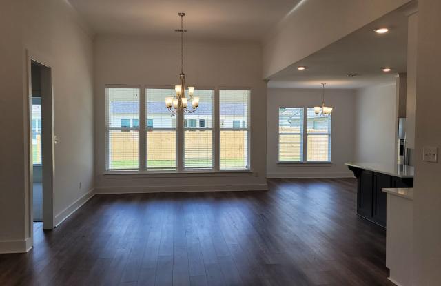 Beautiful 3 bedroom home plus office! $500 off first month with 30 day move in** Gallery 4