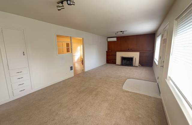 2-Bedroom 1-Bathroom home in Eugene photos photos 2-Bedroom 1-Bathroom home in Eugene photos photos