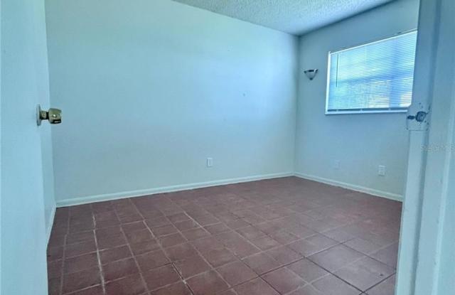 576 FAIRWAYS Lane Gallery 3