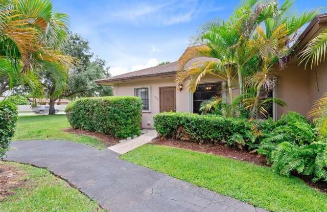 2516 SW 74th Ter photos photos