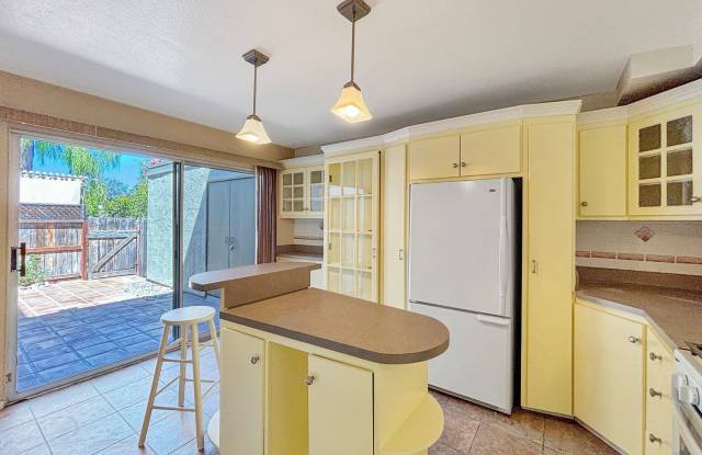 Beautiful 3BD/2.5BA Condo in Tierrasanta w/ W/D, Covered Parking, and Community Pool/Spa! photos photos