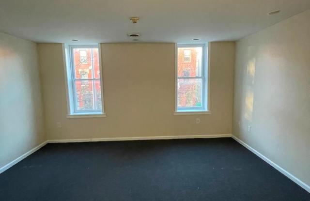 1732 W DIAMOND Street Gallery 3