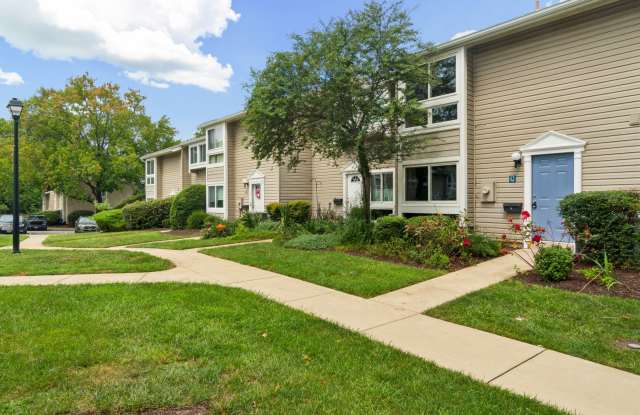 Available now! Townhome in Saltaire! Gallery 1