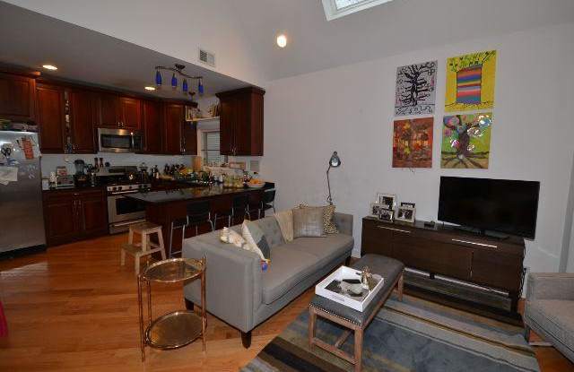 3121 Hoyne Gallery 3