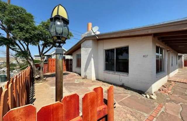 Charming Downtown Home - 407 Gold Street, Kingman, AZ 86401