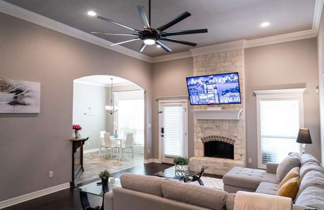 7352 Kingsport Ln Gallery 2