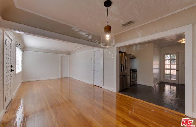 7465 HAWTHORN Avenue Gallery 2
