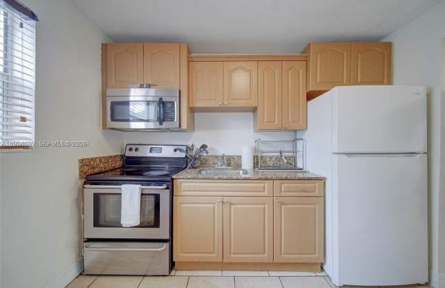 427 SW 6th St - 427 Southwest 6th Street, Miami, FL 33130