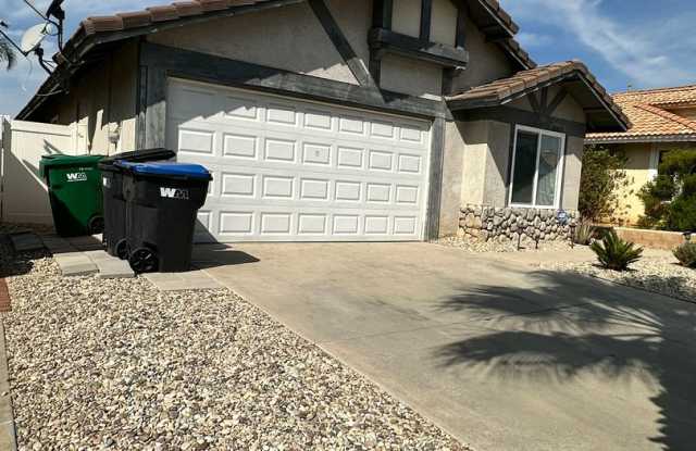 3Bd/2ba House + Den - 14169 Martinique Dr. Gallery 4