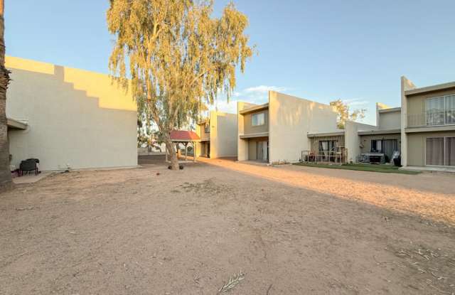 2833 East Kathleen Road Gallery 1