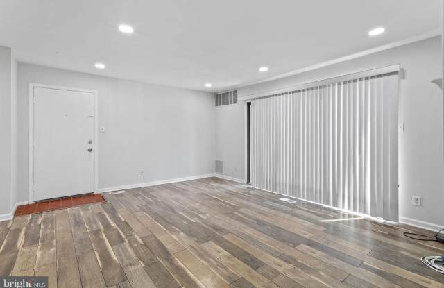 1505 WOODHOLLOW Drive Gallery 2
