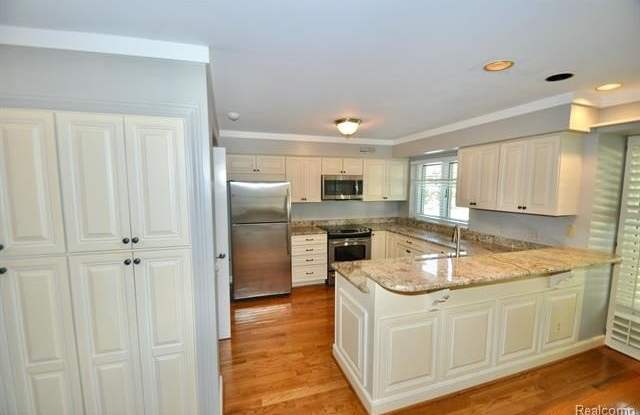 6081 DUNMORE Drive Gallery 3