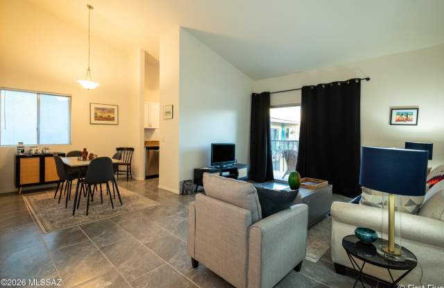 816 S Langley Avenue unit: 204 photos photos