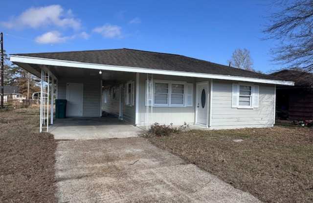 1942 W. Robin St., Orange, TX 77632 - 1942 West Robin Avenue, Orange, TX 77632