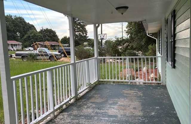 5128 Sunset Lake Road Gallery 3