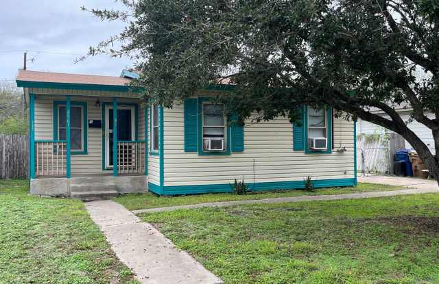 Cozy Two Bedroom One Bath photos photos