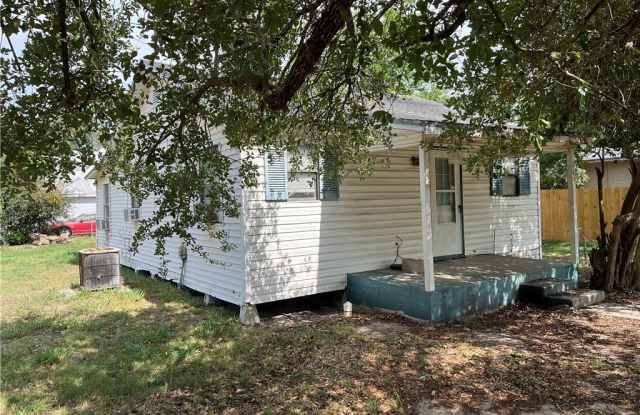 704 Mesquite Street - 704 Mesquite Street, Refugio, TX 78377