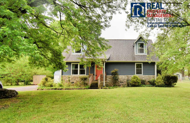 Great 3 bd 2.5 ba with fenced in backyard and screened-in patio! photos photos
