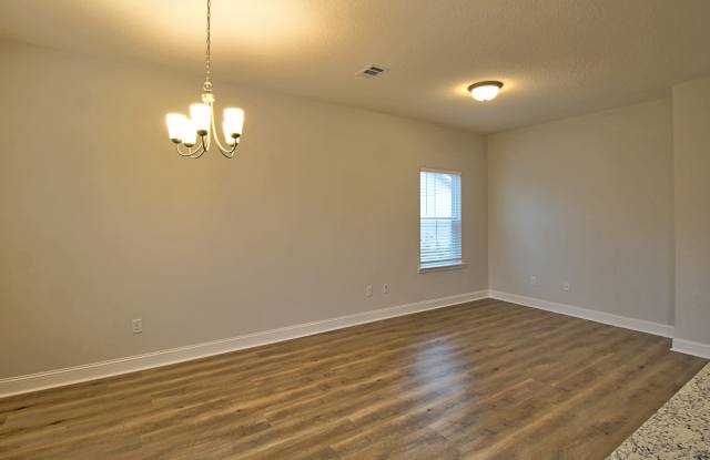 114 Centennial Court Gallery 4