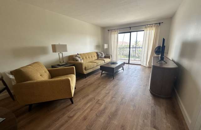 520 Palm Springs Boulevard - 1Unit 309 Gallery 2