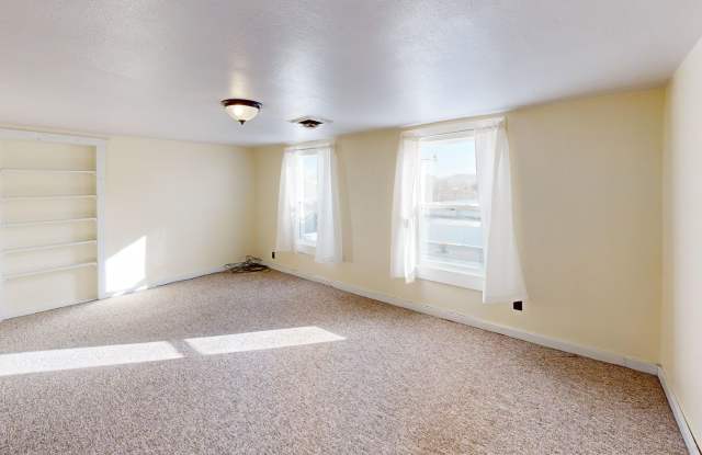 843 Water Ave photos photos