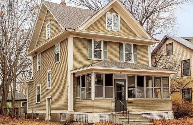 Cute 5 bedroom available 09/01/2024 - 1683 Marshall Avenue, St. Paul, MN 55104