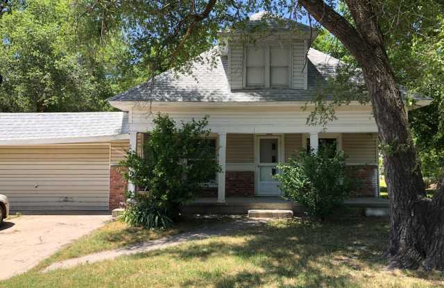 203 E Porter St - 203 Porter St, Hutchinson, KS 67501