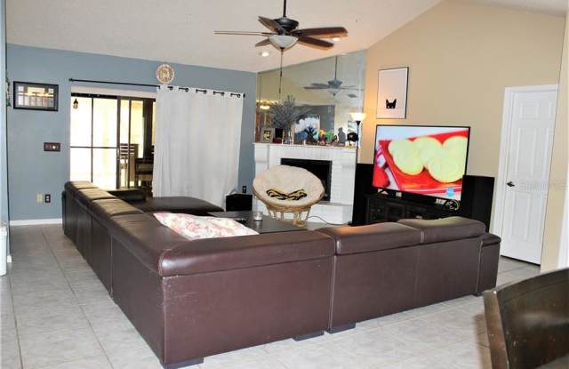 9120 REGENTS PARK DRIVE Gallery 3