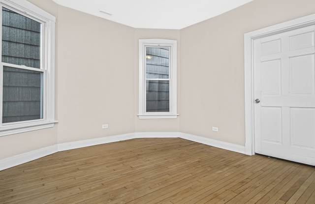 1823 North Keeler Avenue Gallery 4