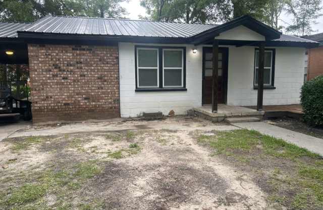 206 Whitehead St NE - 3 bedroom/1 bathroom home in Thomson, GA - 206 Whitehead Street, Thomson, GA 30824